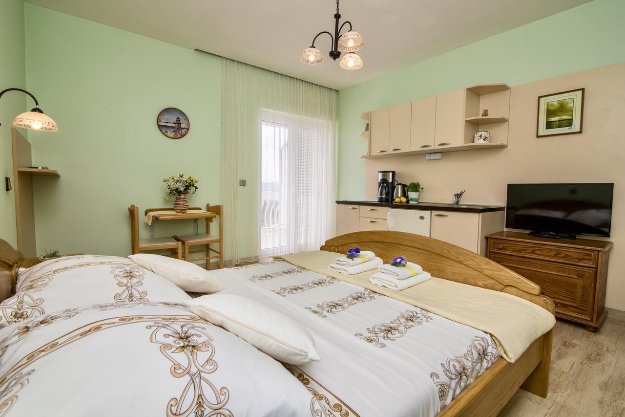 Pansion Adria Hotel Sveti Filip i Jakov Exterior foto