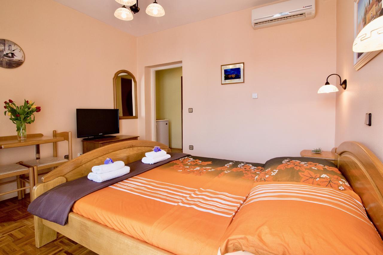 Pansion Adria Hotel Sveti Filip i Jakov Exterior foto