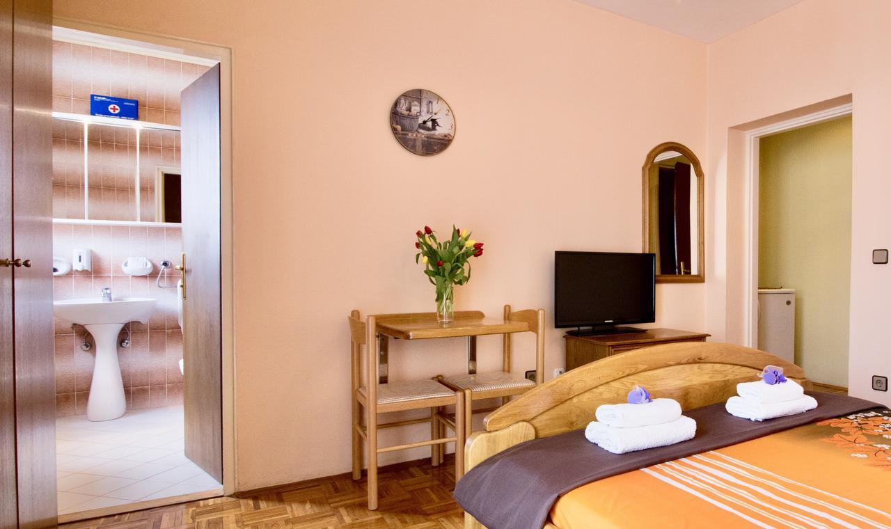 Pansion Adria Hotel Sveti Filip i Jakov Exterior foto
