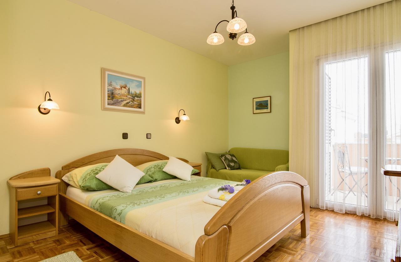 Pansion Adria Hotel Sveti Filip i Jakov Exterior foto