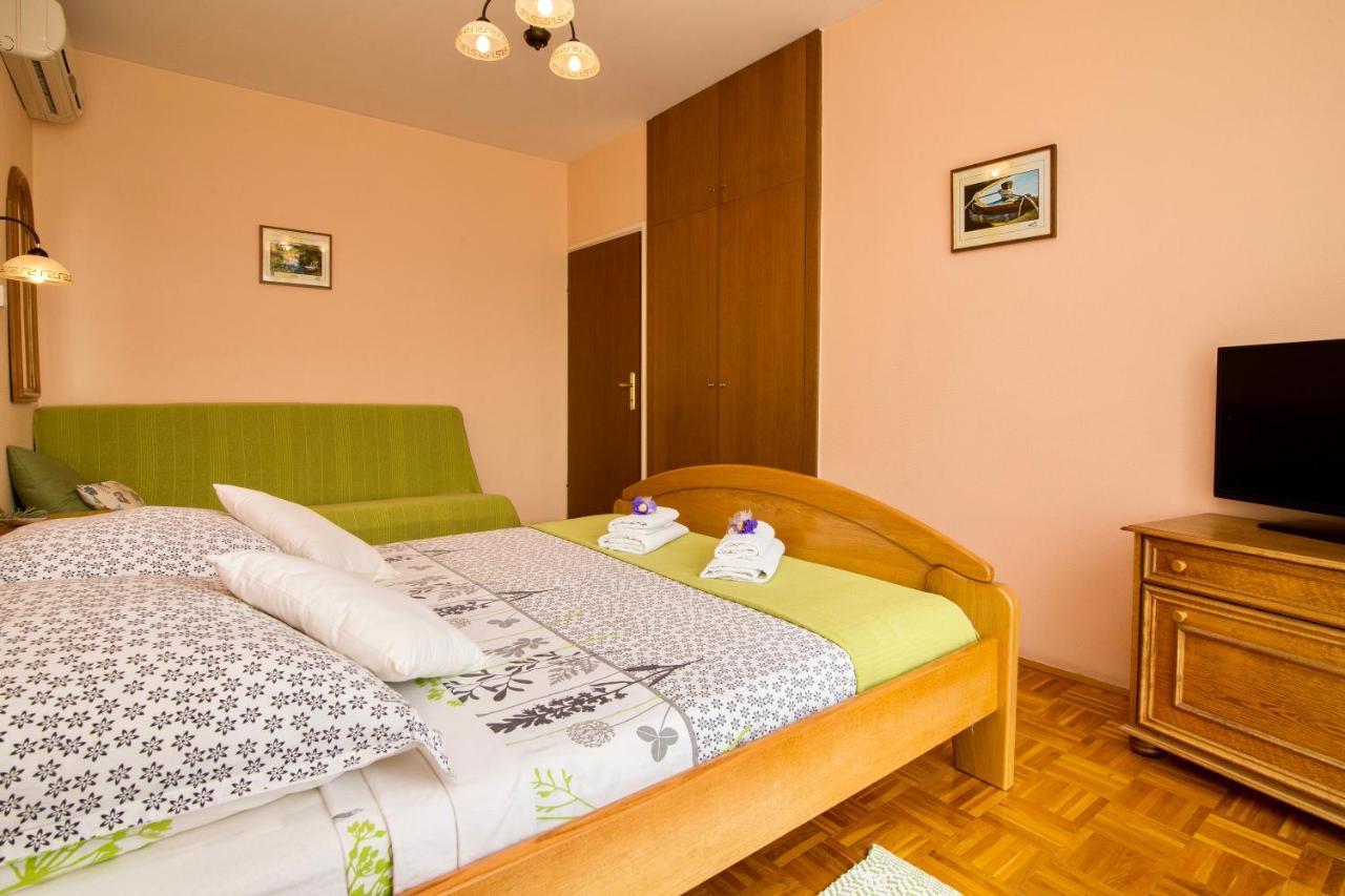 Pansion Adria Hotel Sveti Filip i Jakov Exterior foto